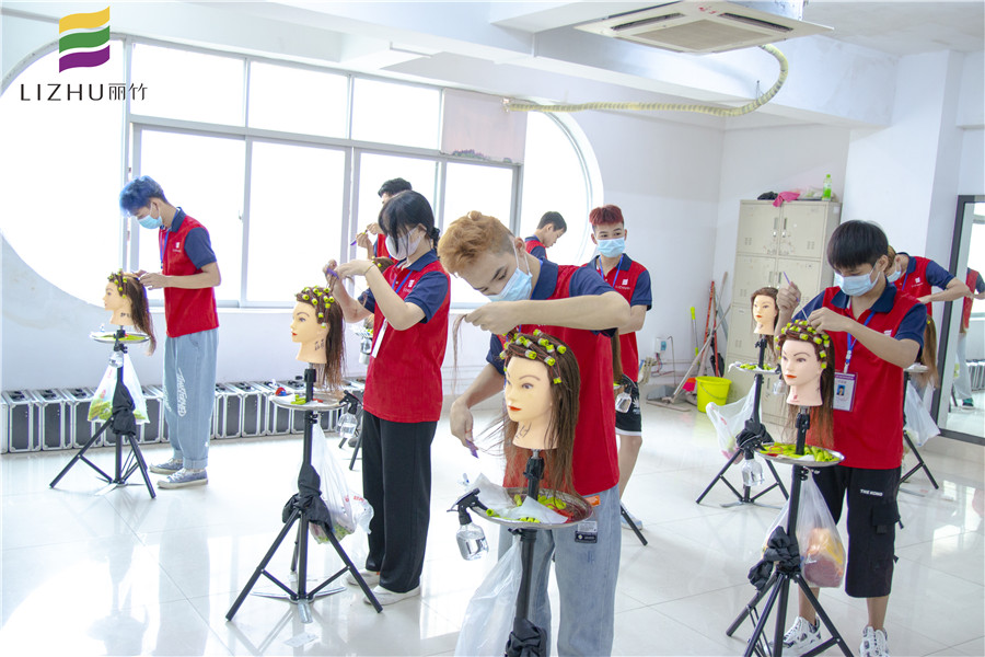 美發(fā)上杠如何加定型水？南寧培訓(xùn)燙發(fā)課程