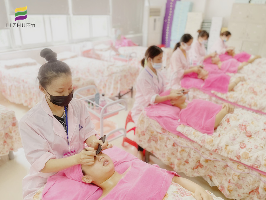 眼部刮痧的好處，南寧美容養(yǎng)生培訓(xùn)課程