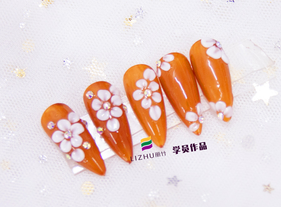 五瓣花雕花美甲，南寧美甲學(xué)校短期訓(xùn)練班作品