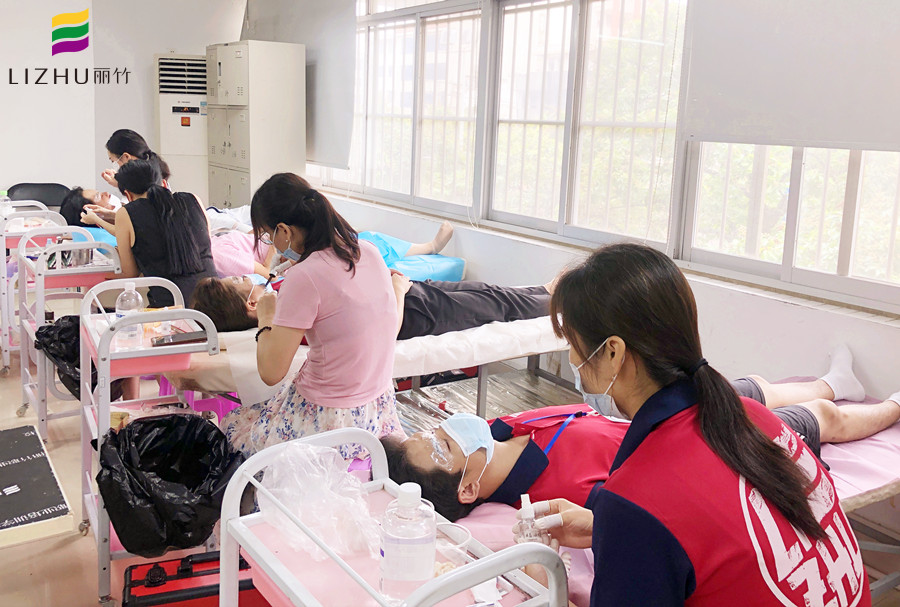 零基礎(chǔ)學(xué)紋眉：如何在敷舒緩膏的同時(shí)不讓讓眉毛變型 