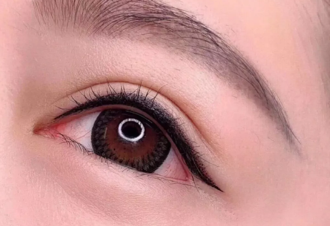 美瞳線暈色處理方法，南寧市紋繡學(xué)校幫找解決方案