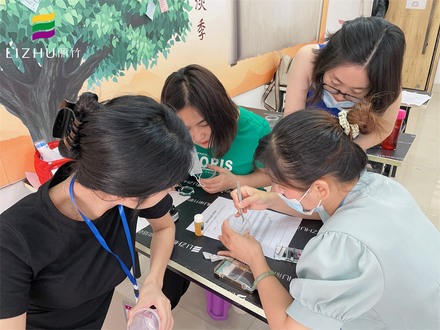 如何用杯子練習(xí)嫁接睫毛？來南寧美睫專業(yè)學(xué)?？纯窗?>
								
								<span id=