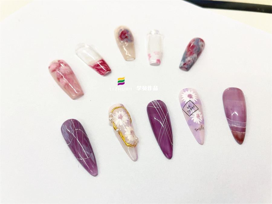 手黑做美甲如何選擇顏色？南寧美甲時(shí)尚培訓(xùn)教你