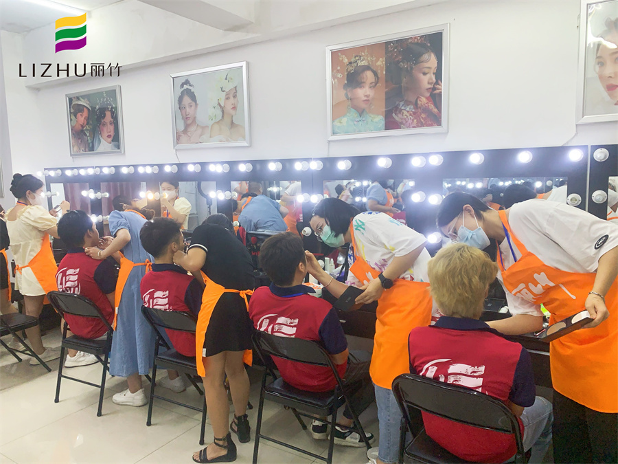 女士妝容和男士妝容的區(qū)別，廣西彩妝化妝專業(yè)培訓課程