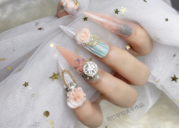 美甲掉漆補(bǔ)救方法，南寧美甲專業(yè)正規(guī)學(xué)校分享技巧