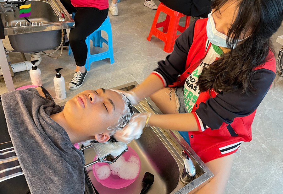 燙染學什么內(nèi)容？燙發(fā)后洗發(fā)水的選用與洗頭方法