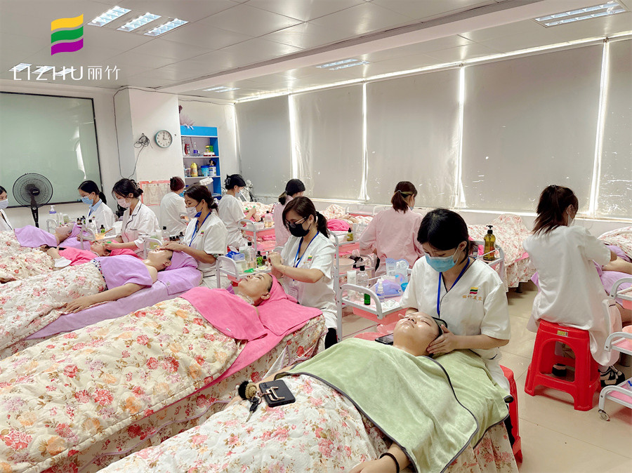 秋季如何敷面膜？南寧面部護(hù)理基礎(chǔ)班課程分享