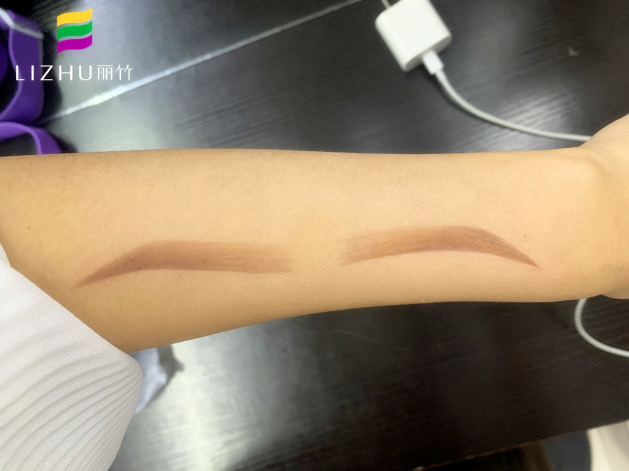 為什么要在手上畫眉？廣西化妝課堂練習(xí)