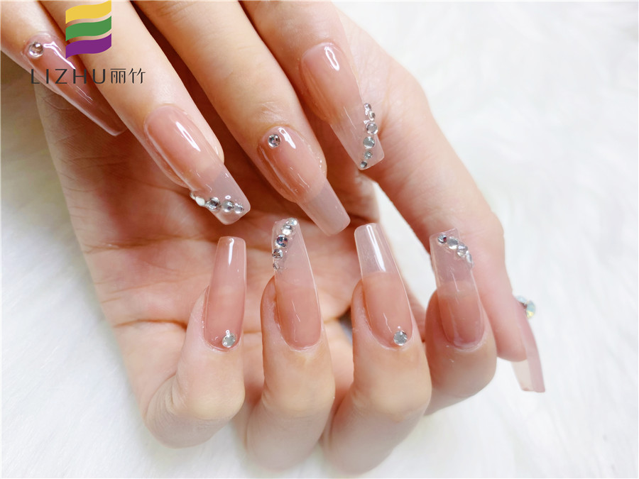 冬天做美甲的注意事項，南寧培訓(xùn)美甲師課件教學(xué)內(nèi)容