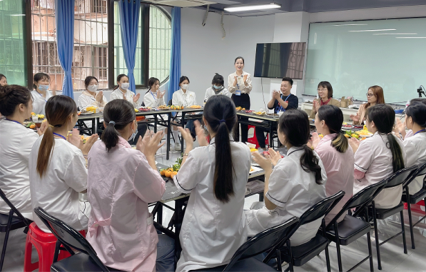 南寧美容學校舉行畢業(yè)生座談會