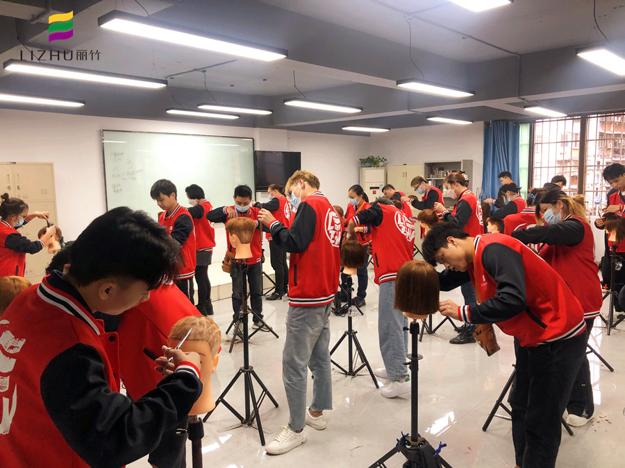 南寧哪里可以學(xué)美發(fā)快剪？麗竹學(xué)校美發(fā)快剪班歡迎你