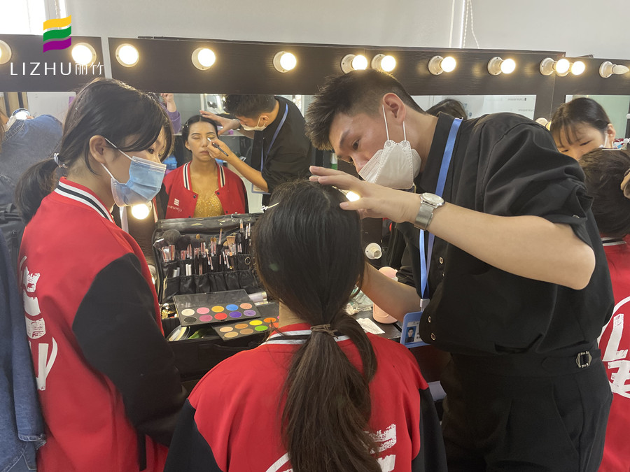 怎樣化妝能減少T區(qū)出油？廣西化妝職業(yè)培訓(xùn)班分享技巧