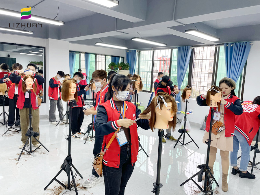 南寧學(xué)美發(fā)剪發(fā)：不同長度碎發(fā)怎么剪？