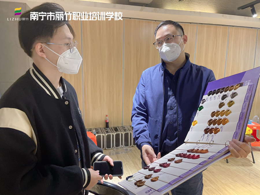 染發(fā)新手必學(xué)技巧 | 零基礎(chǔ)學(xué)染發(fā)