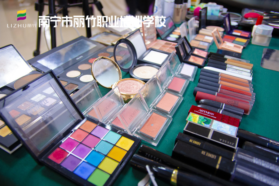 眼影的色調(diào)認識，廣西彩妝化妝基礎班課件內(nèi)容