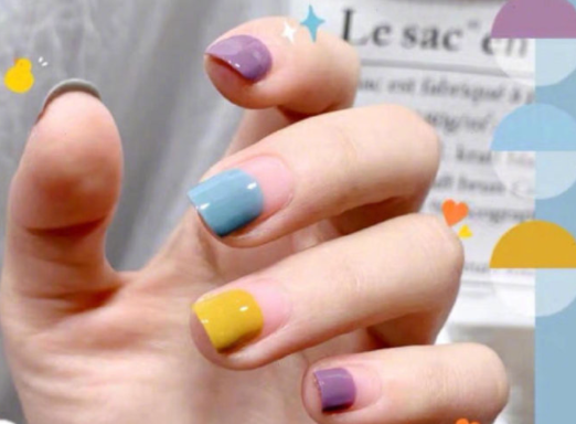 撞色混搭美甲，將夢(mèng)幻氣氛值拉滿