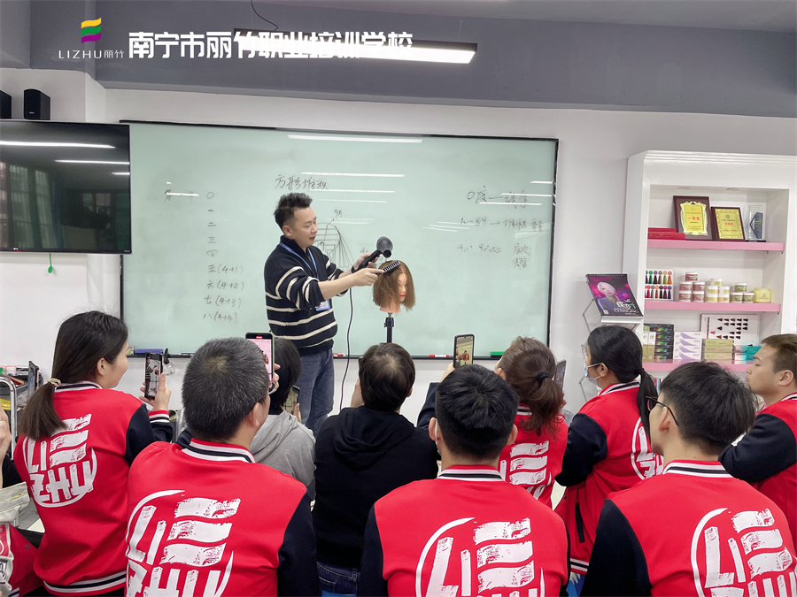 成功美發(fā)師具備哪些條件？南寧美發(fā)理發(fā)培訓