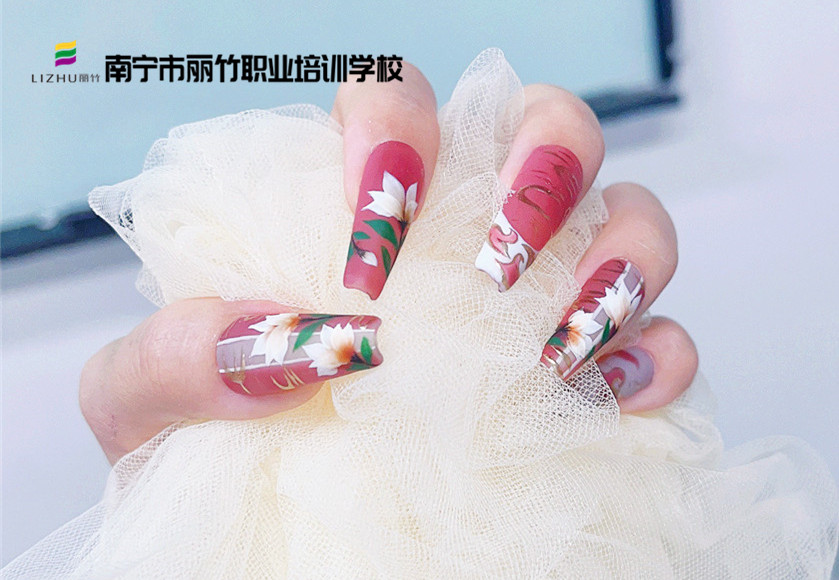 國(guó)風(fēng)玉蘭花美甲，南寧美甲款式造型班演繹別樣之美