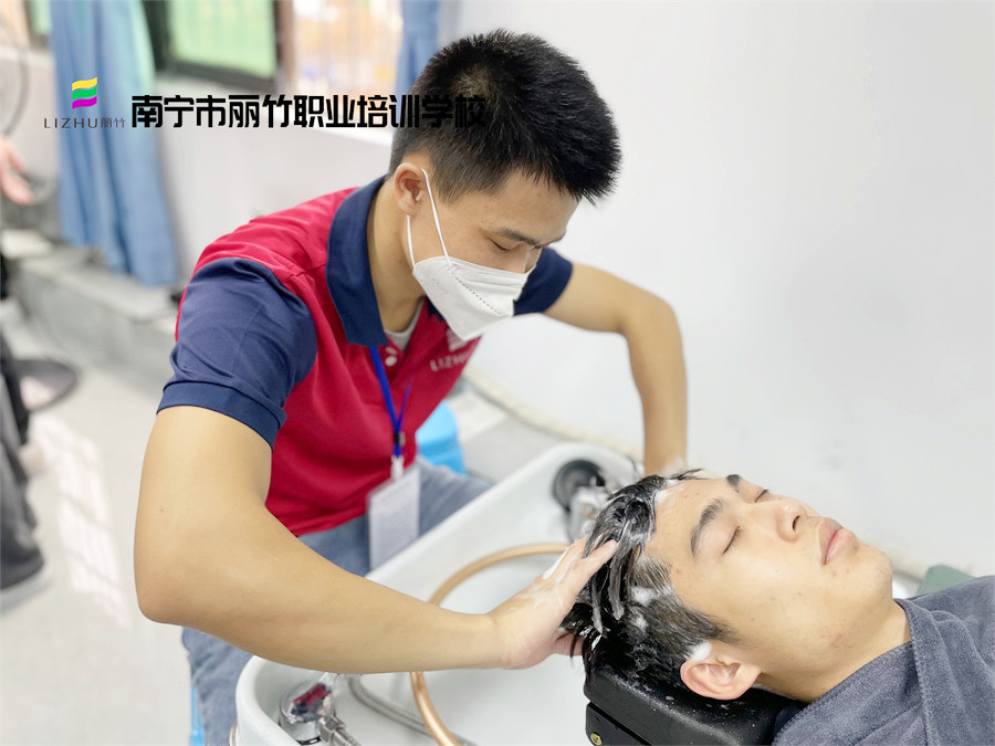 如何判斷頭發(fā)類(lèi)型？零基礎(chǔ)學(xué)洗護(hù)