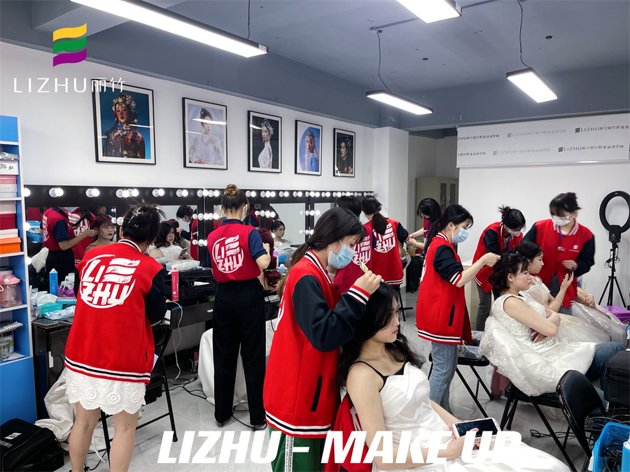 韓式新娘實訓課堂，_南寧新娘彩妝造型學校實操