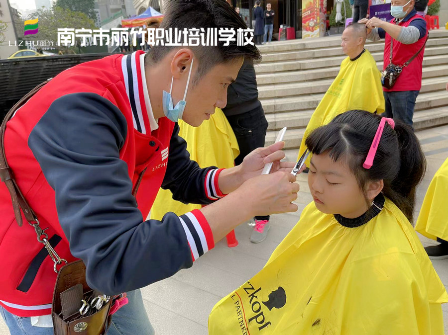 發(fā)分叉怎么保養(yǎng)？南寧美發(fā)養(yǎng)發(fā)護理頭發(fā)教程