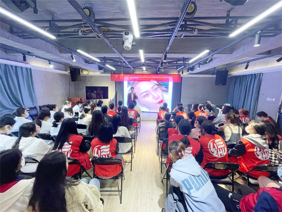 機(jī)器操作紋唇注意事項，一起學(xué)南寧紋繡培訓(xùn)師課程