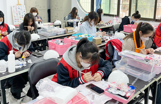 廣西培訓(xùn)職業(yè)美甲師 | 廣西專業(yè)美甲學(xué)校