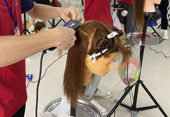 頭發(fā)拉直后的護理方法，廣西美發(fā)護發(fā)培訓班課程