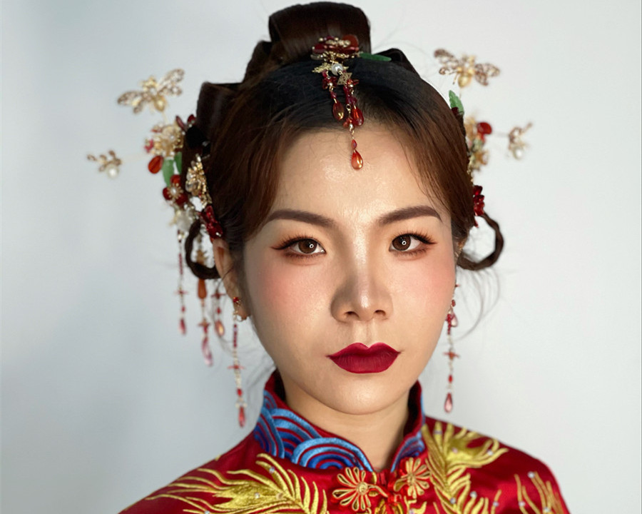 東方新娘造型，廣西新娘彩妝學(xué)校演繹中式浪漫