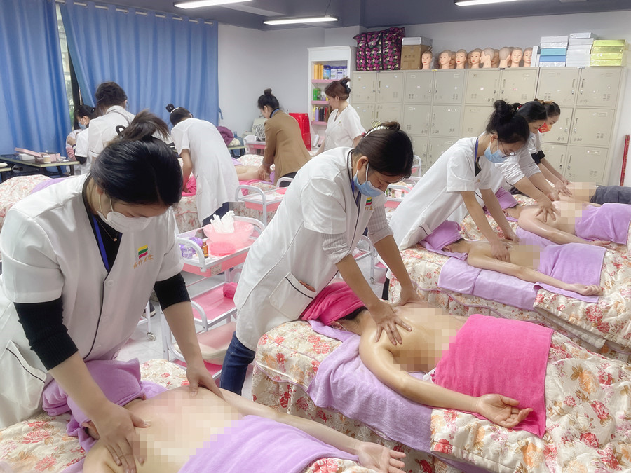 肩胛骨粘連怎么辦？廣西美容推拿學(xué)校解答