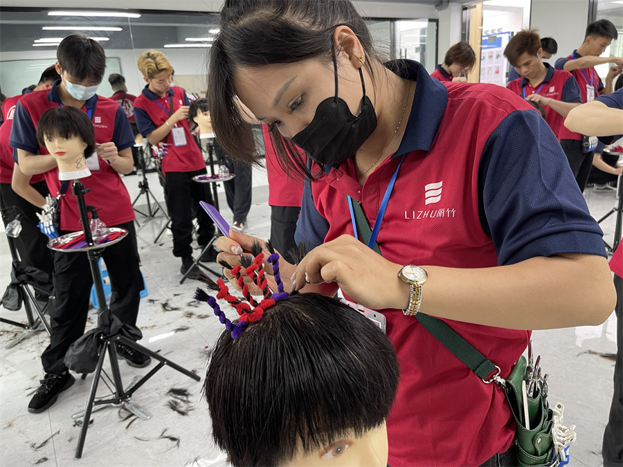 廣西燙發(fā)技術(shù)：煙花燙需要注意什么？