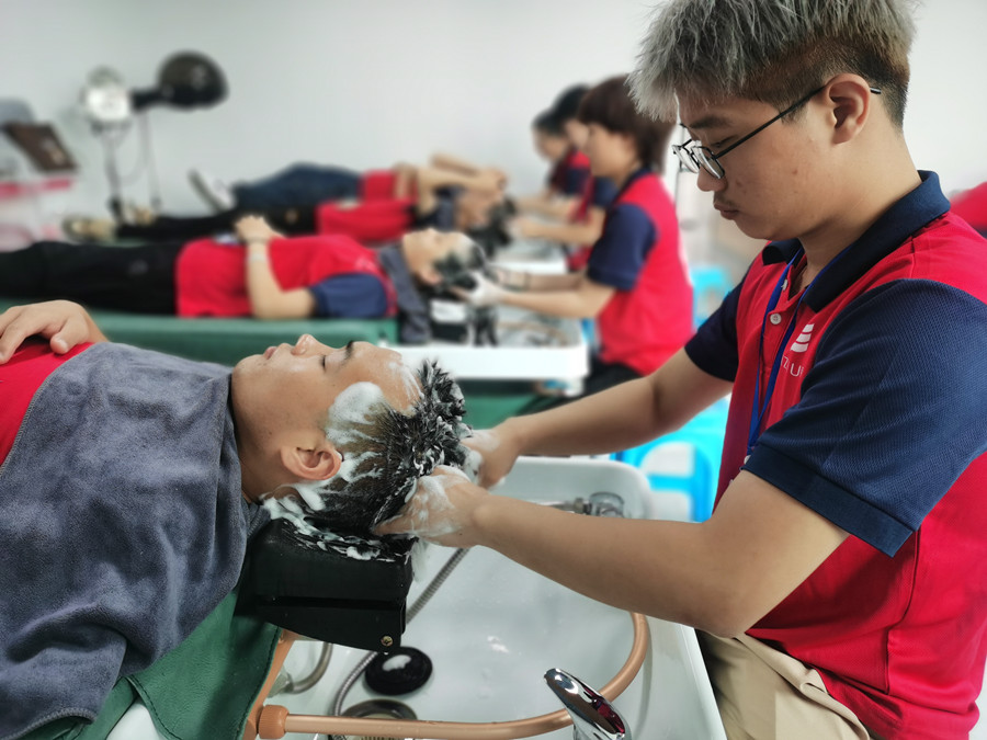 頭發(fā)如何保養(yǎng)？南寧美發(fā)護理培訓(xùn)課程