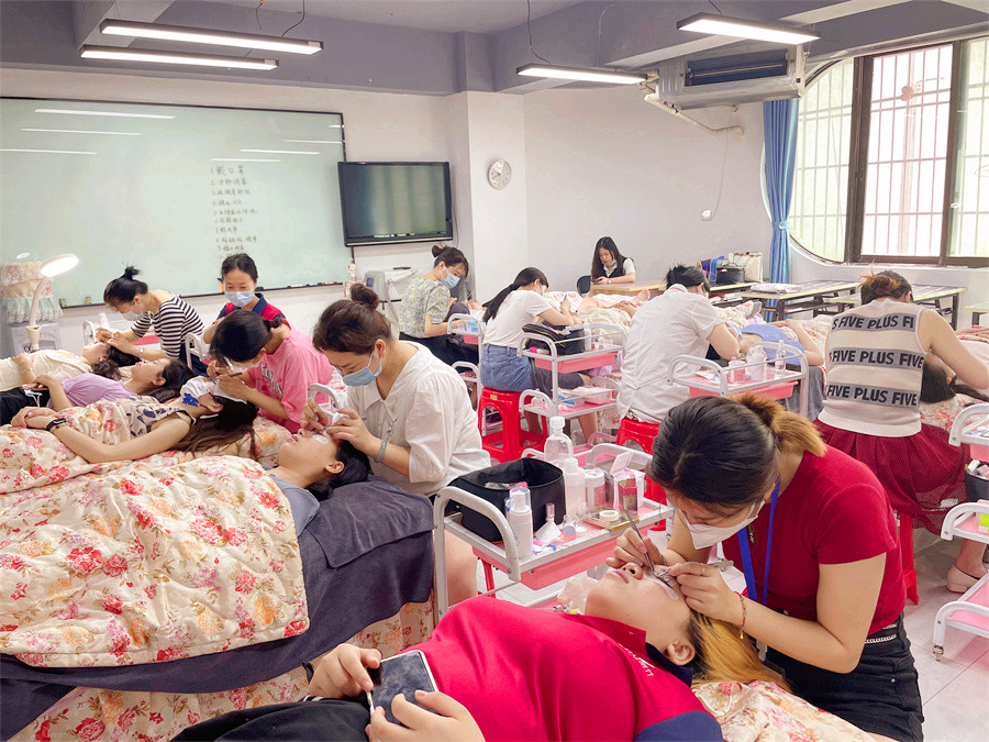 圓滿結(jié)束！麗竹美睫時尚款式造型班