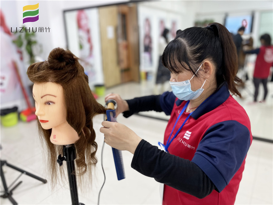 美發(fā)電棒注意事項，廣西正規(guī)美發(fā)學(xué)校分享