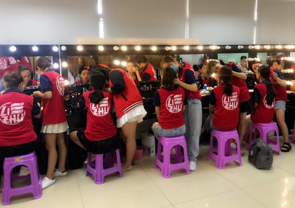 南寧化妝課堂：想要升班？先過考核