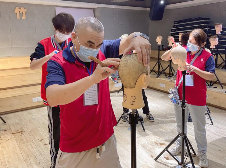 剃光頭的注意事項，南寧理發(fā)學校美發(fā)培訓