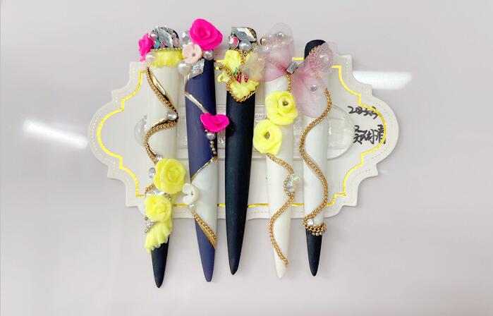 創(chuàng)意雕花沙龍甲，南寧美甲培訓(xùn)學(xué)員作品