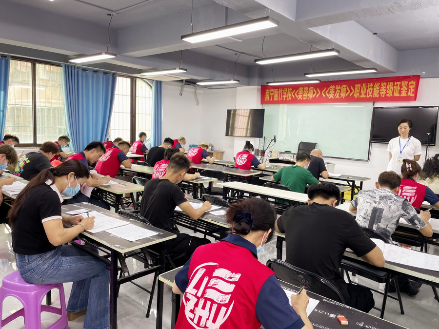 美發(fā)師證考試，麗竹學(xué)校一路高歌