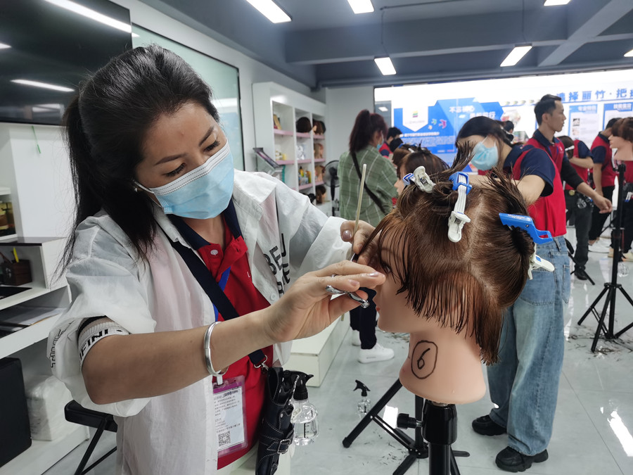 剪劉海的好與壞，南寧美發(fā)培訓(xùn)課程分享