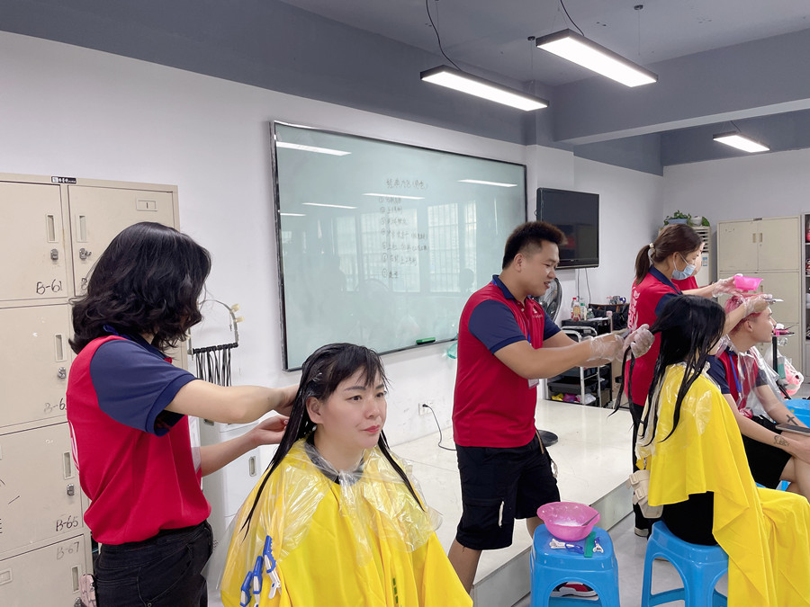 夏日染頭發(fā)后如何護(hù)理？廣西染發(fā)護(hù)發(fā)培訓(xùn)班分享技巧