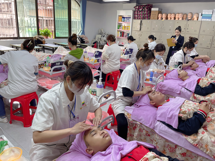 面部護(hù)理：認(rèn)識面部點(diǎn)按位置