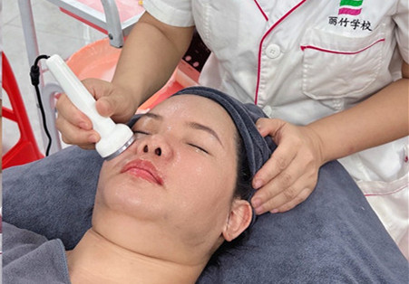 ?南寧皮膚管理培訓(xùn)學(xué)員實操練習(xí)實況