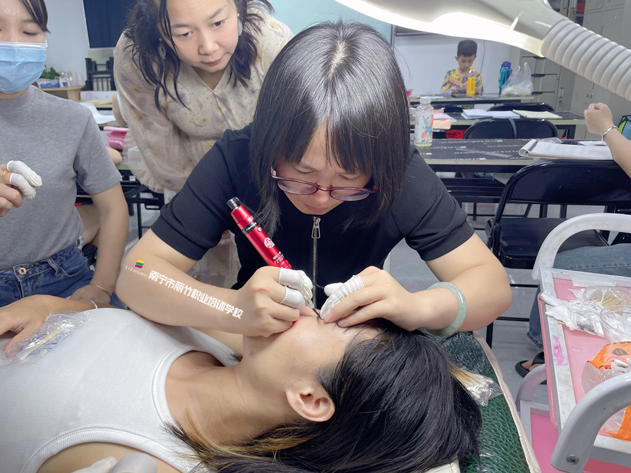 南寧哪里可以學(xué)紋繡？7月22日歡迎來麗竹學(xué)校