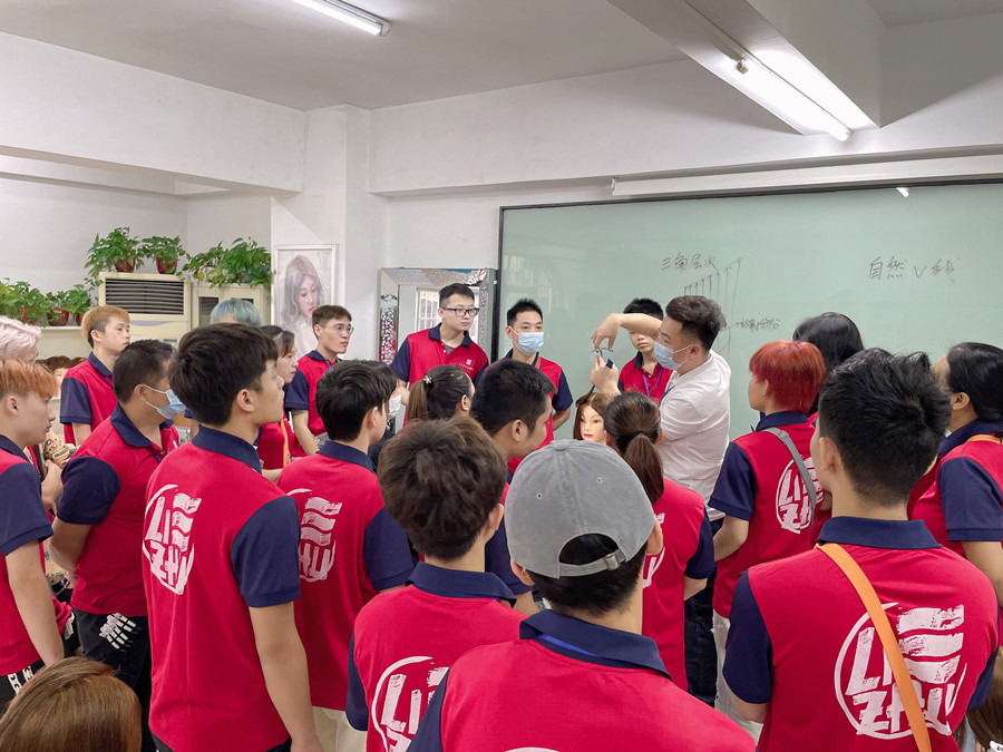 南寧剪發(fā)：打?。考舳?？傻傻分不清