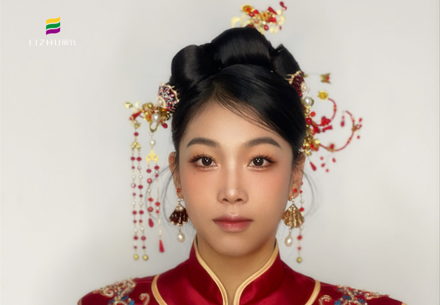 秀禾新娘造型，廣西新娘化妝造型學(xué)校演繹中國風(fēng)