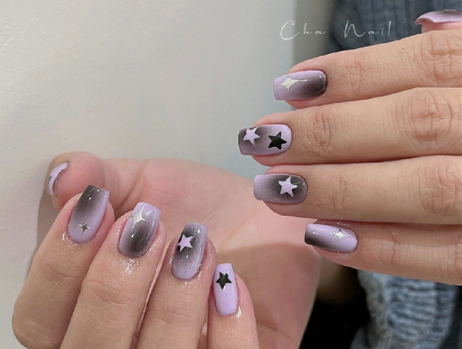 學(xué)美甲：夏日顯白紫色ins手繪短甲