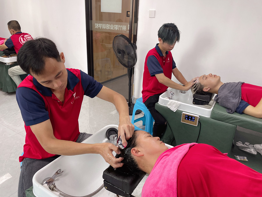 頭發(fā)分叉如何護(hù)理，零基礎(chǔ)學(xué)護(hù)發(fā)