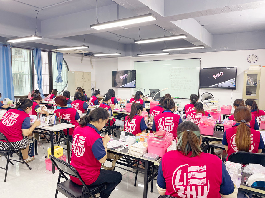 為什么要學美甲？在南寧學美甲有前途嗎？