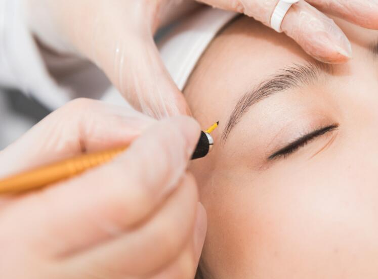 南寧紋繡學(xué)校：在紋眉補(bǔ)色時，你要注意這些