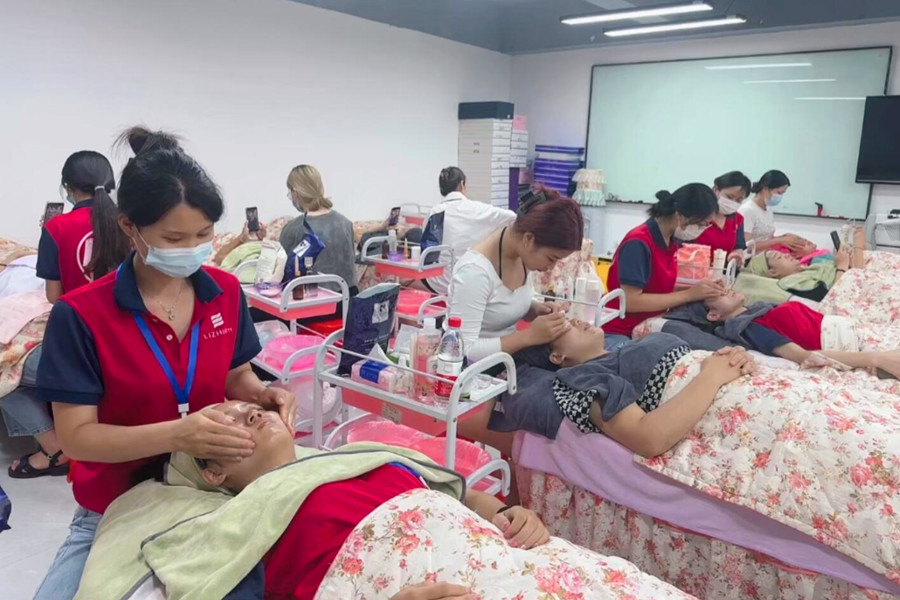 南寧美容學(xué)校-桂林美業(yè)技能大賽賽前培訓(xùn)